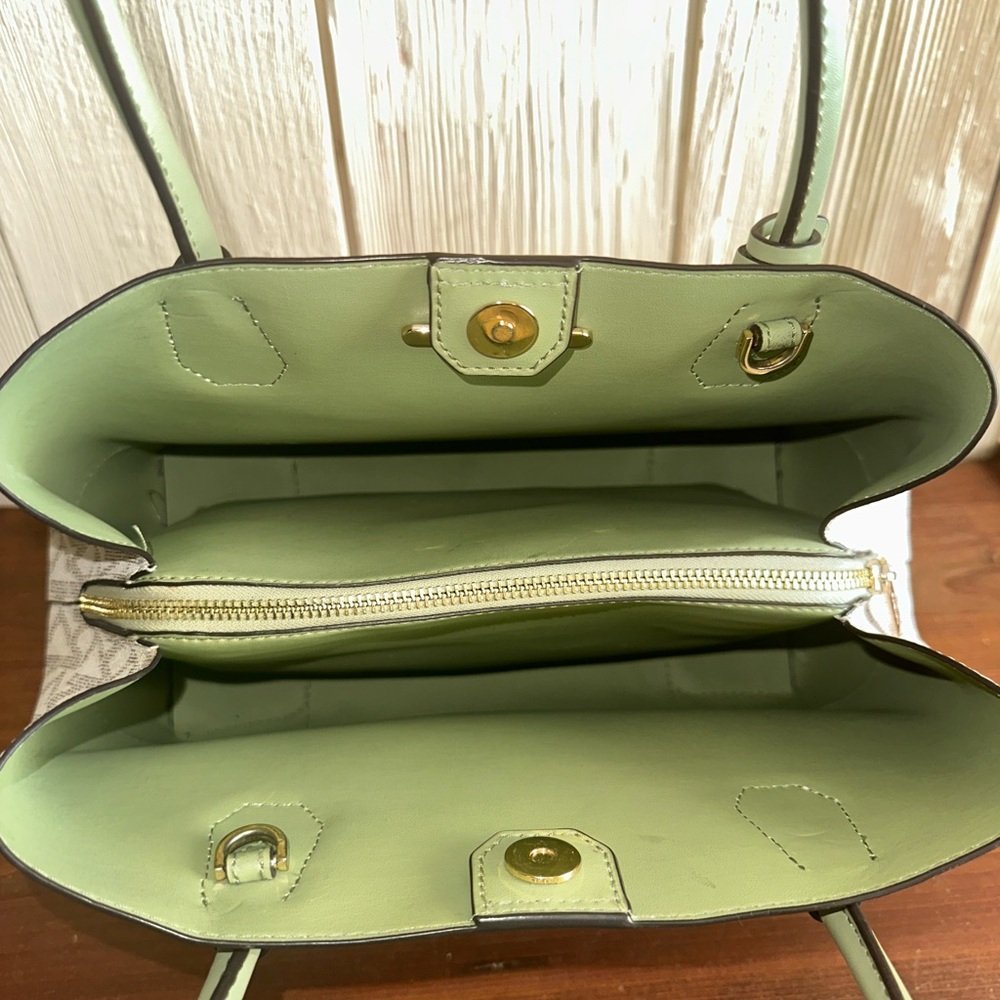 Michael Kors Mercer Gallery Medium Logo Tote Vanilla & Sage Green EUC - Picture 9 of 13